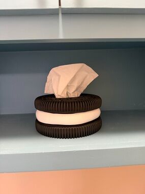 Cookie-Inspired Tissue Holder in Black and White